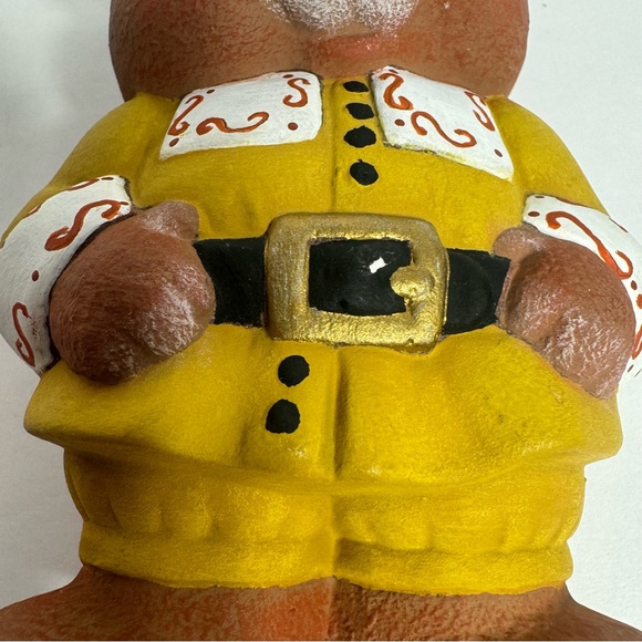 Hand painted pilgrim teddy bear. Adorable ceramic bear wearing yellow outfit - Picture 4 of 12